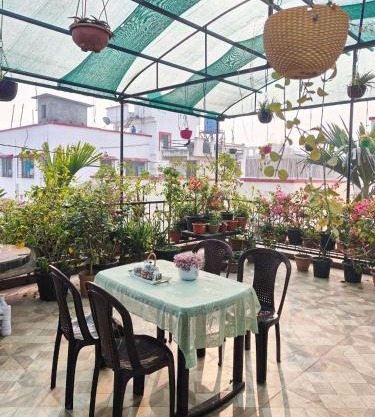 Tulip Inn - 2BHK Rooftop AC Near Kamakhya