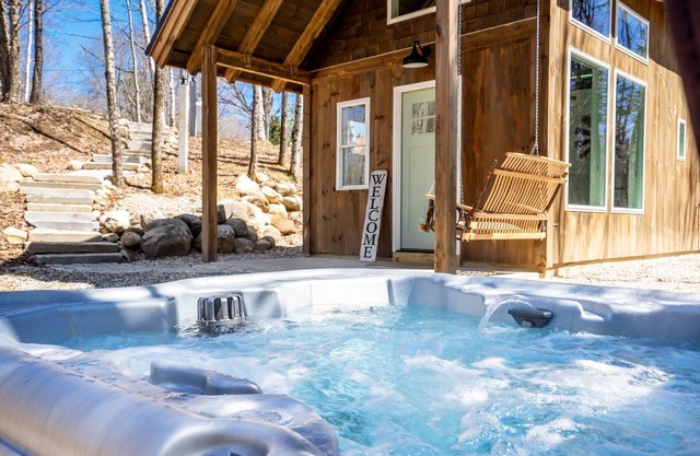 Tumbledown Tiny Home w/ Hot Tub! Awesome hiking area!