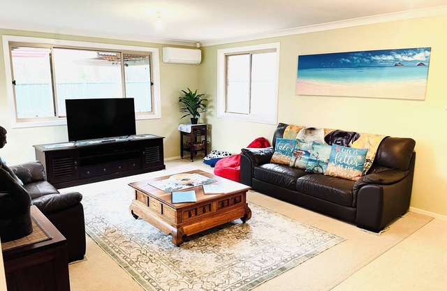 Tuncurry Tranquility family and dog friendly house / garden conveniently located
