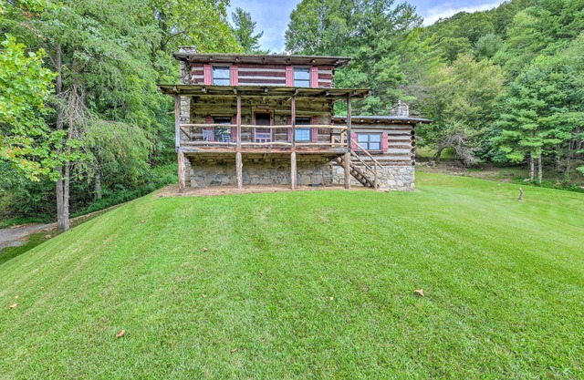 'Turkey Hollow Cabin' w/ Stunning Open Views!