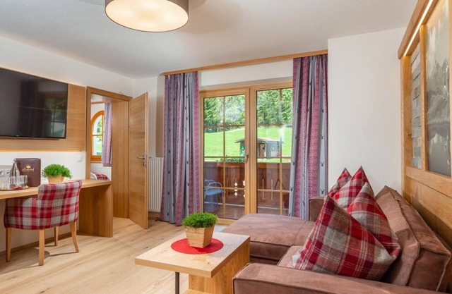 Turm-suite mit Bad, WC, HP, Kurz - Hotel Lindenhof