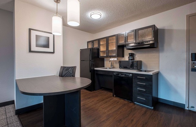 Turn Your Trip Into Adventure! 3 Units W/ Kitchenette, Close to Haltom Road Park