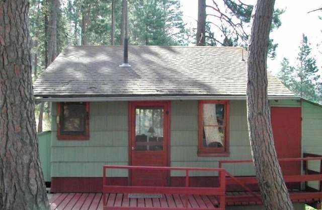 ** Turner Bay Chalet ** une cabane rustique de charme sur le lac!