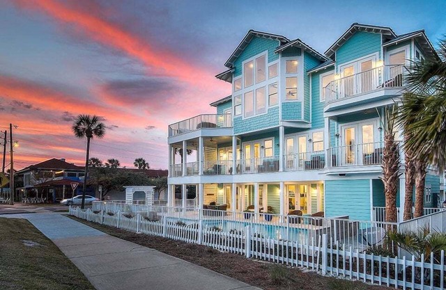 Accueil Spectaculaire de Crystal Beach Avec Piscine Privée et vue sur le Golfe!