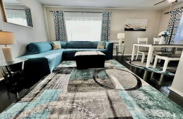 Turquoise Tranquility Spacious Apartment