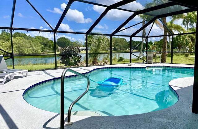 Turquoise Turtle - Private Heated Pool: Relax & Enjoy