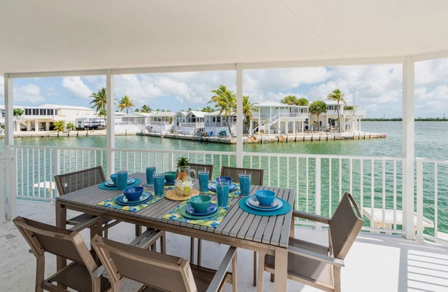 **TURTLE COVE VIEWS @ VENTURE OUT** 2BR/2BA Cottage +35’ Private Slip | 80’ Pool