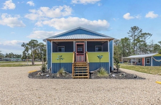 Turtle Hatch at Blue Haven is a 2 bedroom home in the heart of Steinhatchee.