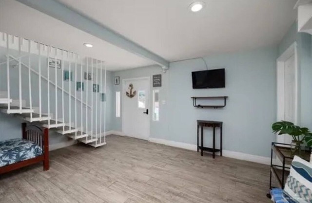 Turtle House! Spacious 4-bedroom house with NEW POOL!