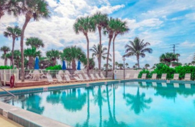 TURTLE REEF CLUB CONDO- HUTCHINSON ISLAND SOUTH- 2 BR PRIME OCEANFRONT-sleeps 6