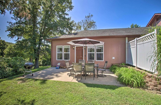 'Turtle Rock' - Ironton Cabin w/ Furnished Patio!