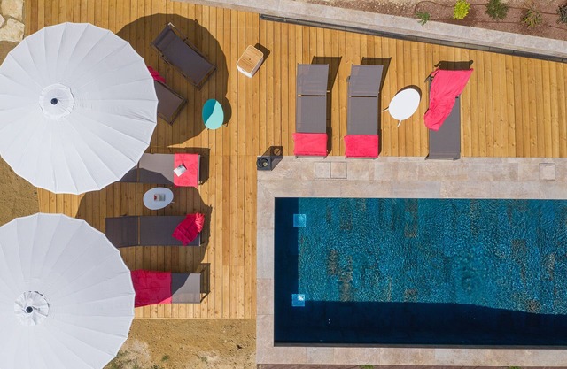 Tuscan atmosphere in a wonderful villa for 8 with heated pool