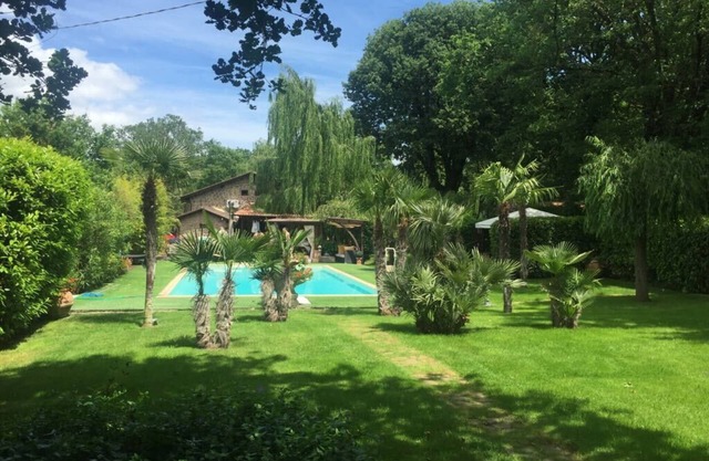 Villa toscane rustique avec piscine, wifi, jacuzzi extérieur,