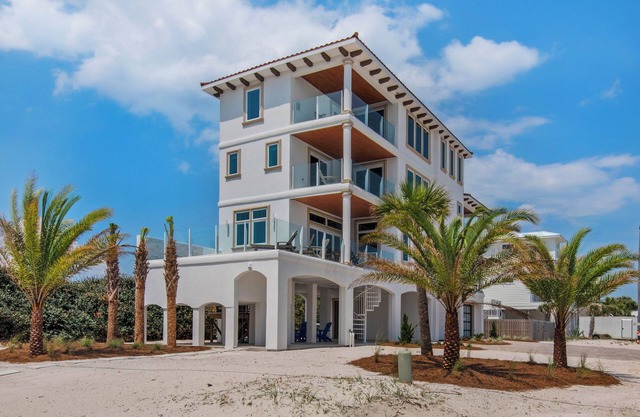 Tuscan Sun: Private Pool, Custom Kitchen, Beach Views, Walk2Beach!