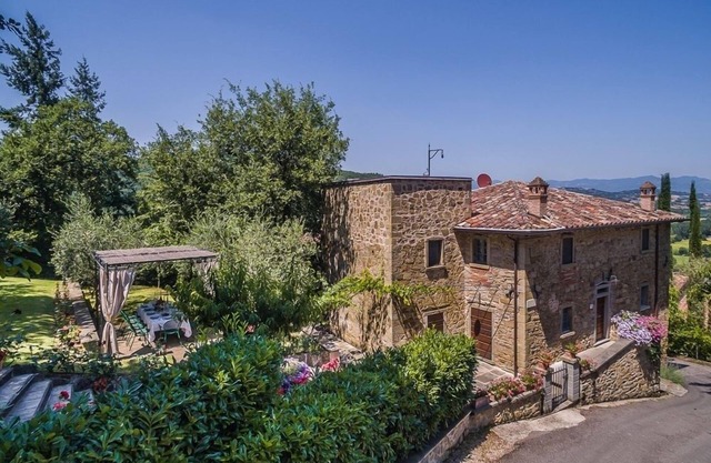 Villa toscane italienne avec piscine privée, jacuzzi, à pied de la ville et vue