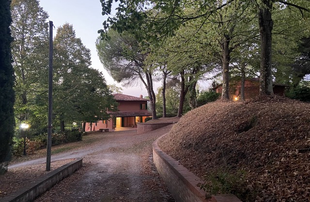 Tuscan villa with Florence, Pisa, Volterra & San Gimignano within 1 hour drive.