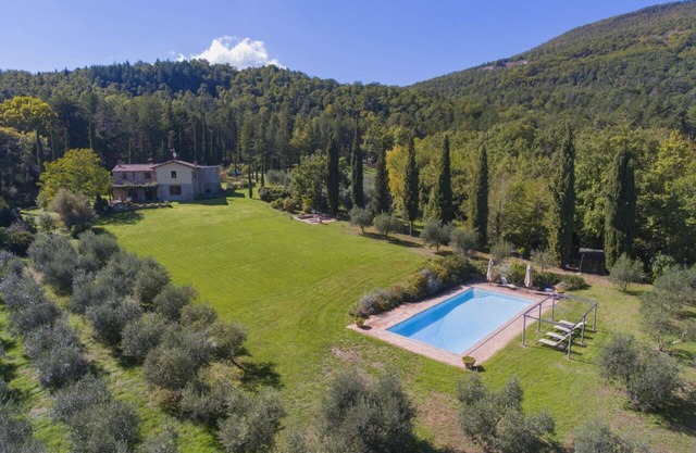 Tuscan villa with stunning views!