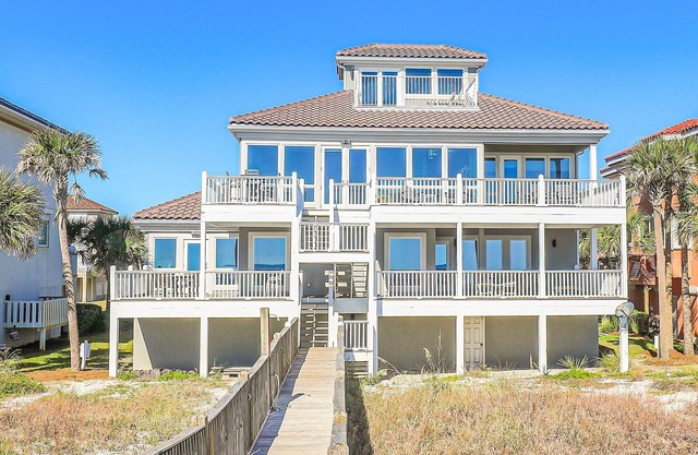 Maison privée en bord de mer. Beau, confortable, spacieux. Accès à la piscine