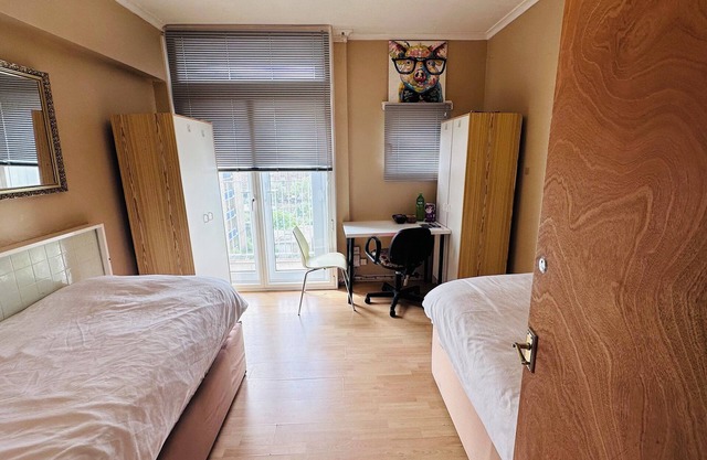 Twin Bedroom in Central London