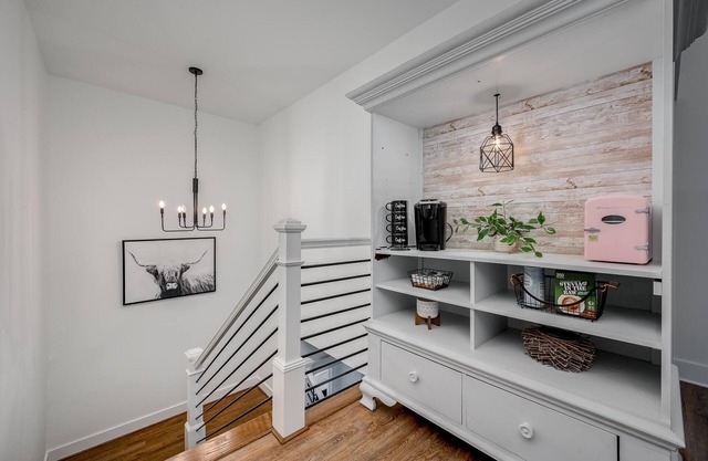 Twin Creeks Modern Farmhouse with 6 Seater Golf Cart & 2 Primary Bedrooms!
