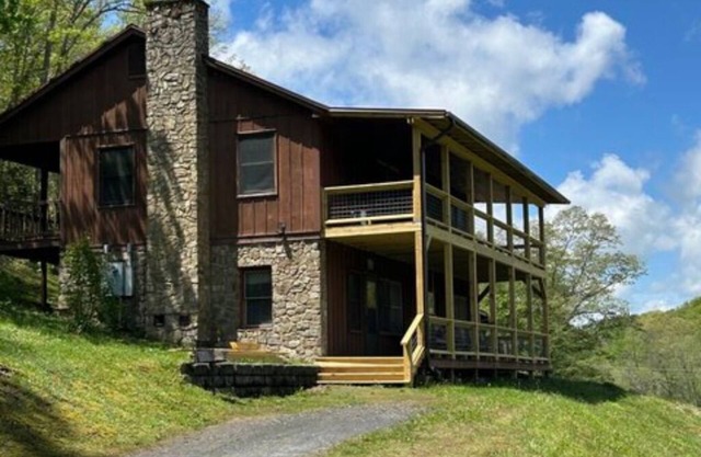 Twin Falls Cabin Top & Bottom Combined