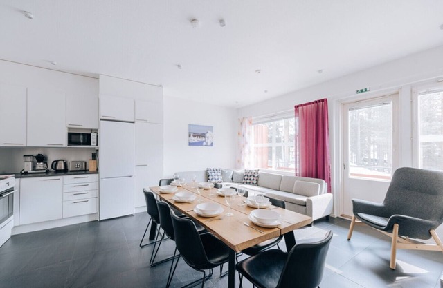 Twin Haven – Modern 2-Unit Retreat up to 16 people