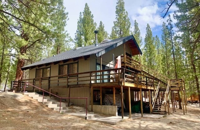 Bridgeport/Twin Lakes CA Stunning Views and Beautifully Decorated, Private/Quiet