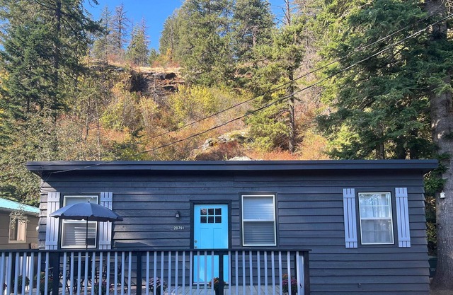 Twin Lakes Cottage - Reno Completed 08/31/22!