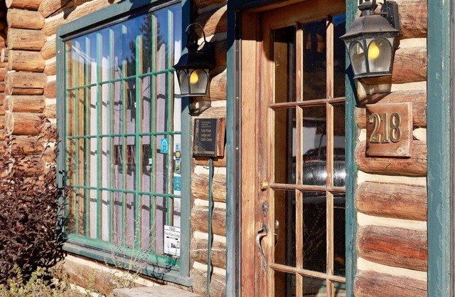 Twin Pines Lodge & Cabins