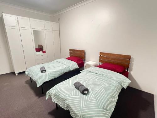 Twin Room in Sydney's Inner West - CS2