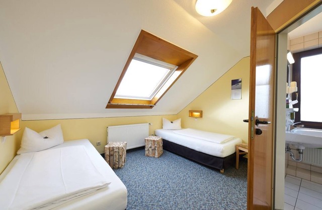 Twin Douche / WC, TV - Landhotel Karrenberg