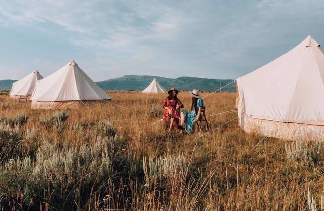 Twin Tent w/ Shared Bathroom - Step into our open field between the mountains.