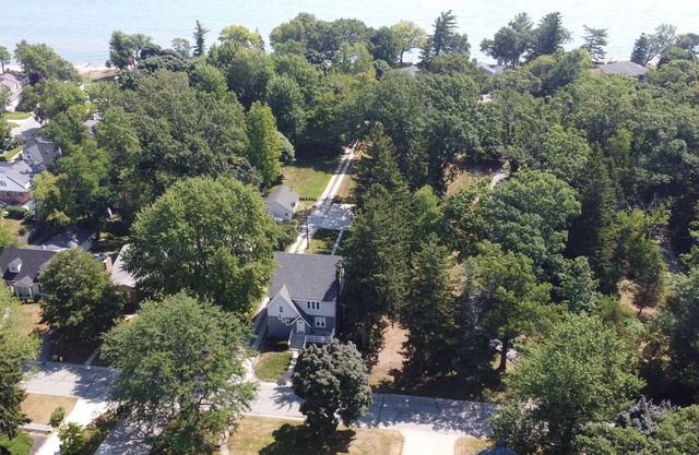 Two 3/1 Apts. in Huge Home One House off Lake w/ Lake Views, Walk to Beaches