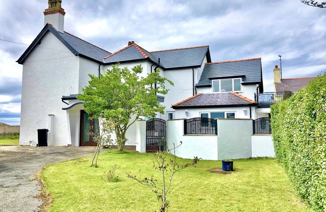Two 4 or one 8 bed family house sleeps 7/15 close to beach. Full refurb Aug 2020