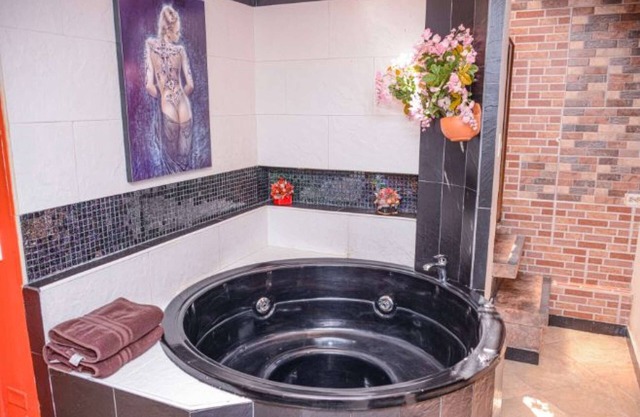Two Bedroom AC hot tub Lleras