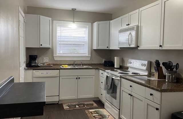 Two Bedroom Apartment close to downtown - Unit #2