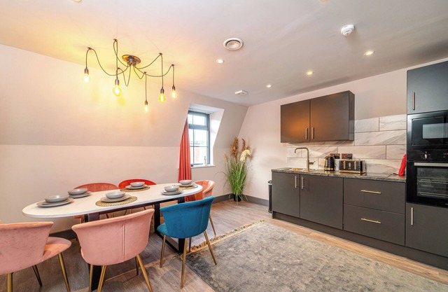Two Bedroom Apartment 305 (Sleeps 6)