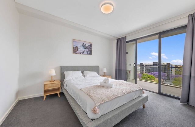 Comfort 2 Bedroom Apartment + Parking in Homebush