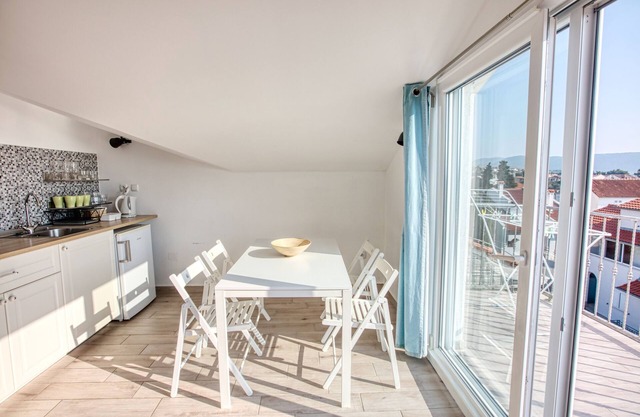 Appartement de deux chambres prés de la plage Zaboric, Sibenik (A-20082-i)