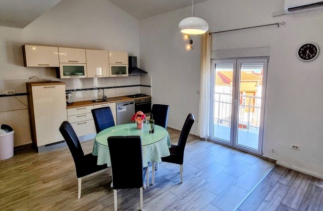 Appartement de deux chambres avec le balcon et la vue sur le mer Stobrec, Split (A-22838-a)