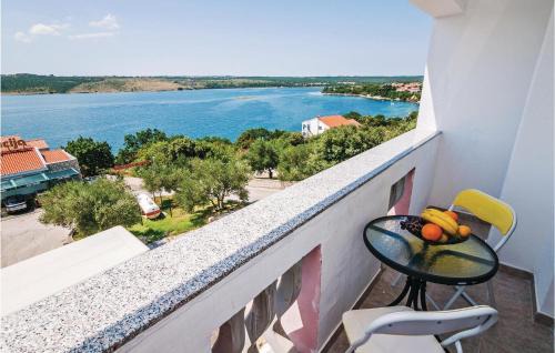 Two-Bedroom Apartment In Posedarje