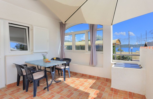 Appartement de deux chambres prés de la plage Sevid, Trogir (A-4286-c)