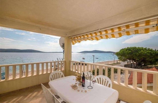 Appartement de deux chambres prés de la plage Sevid, Trogir (A-12671-a)
