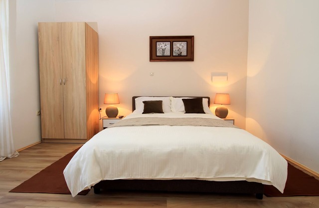Appartement de deux chambres Otocac, Velebit (A-20246-a)