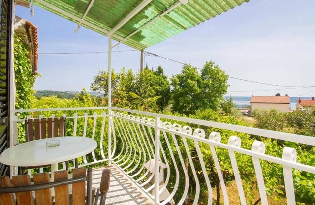 Two Bedroom Apartment with Balcony Juratovec