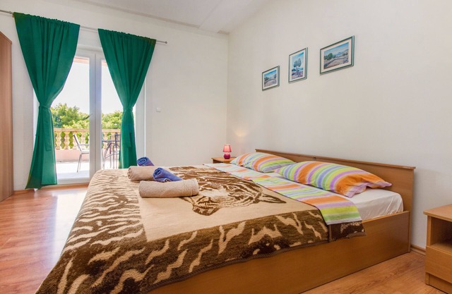 Appartement de deux chambres avec la terrasse Pirovac, Sibenik (A-6280-a)