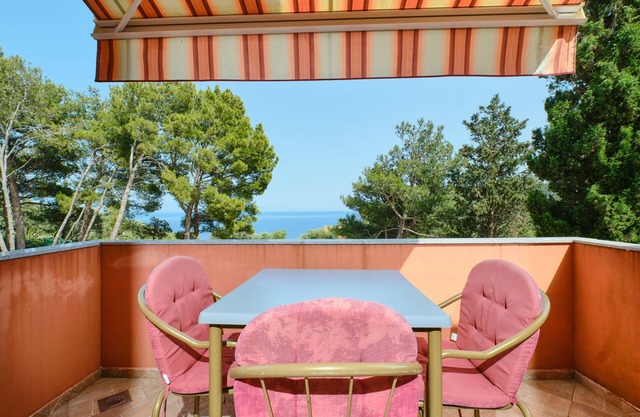 Appartement de deux chambres avec la terrasse et la vue sur le mer Cunski, Losinj (A-7867-a)