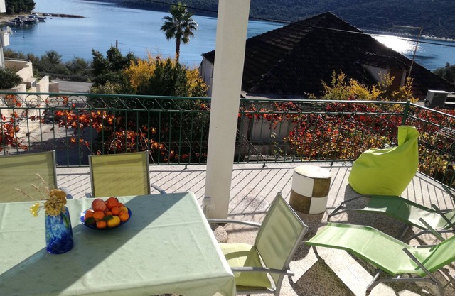 Appartement de deux chambres avec la terrasse et la vue sur le mer Marina, Trogir (A-14191-b)