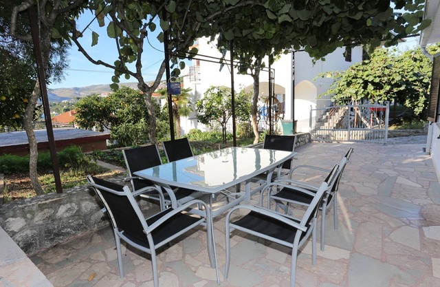 Appartement de deux chambres avec la terrasse Trogir (A-10342-a)