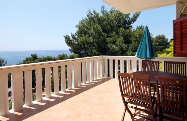 Appartement de deux chambres avec la terrasse et la vue sur le mer Sveta Nedilja, Hvar (A-110-a)